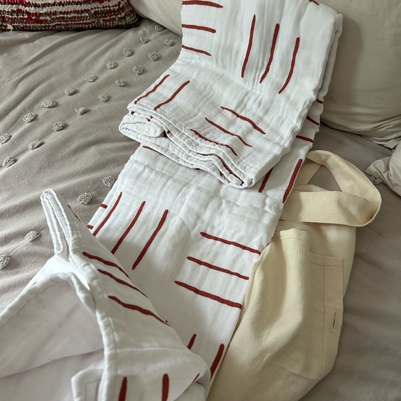 Magnolia Organics Cloud Collection Blanket Quilt -Brush Lines-Terra Cotta -Twin - Picture 3 of 12